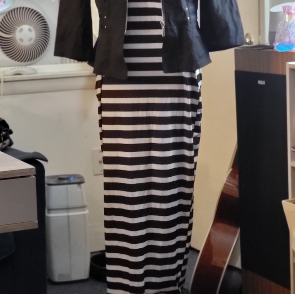 Black White & Pop of Yellow Striped Dress w/ Bonus WHBM Jacket! - Picture 2 of 10